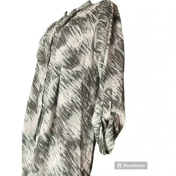 Maternity Women’s Liz Lange Button-Up, 3/4th Sleeve Blouse Size X-Small - Picture 4 of 10